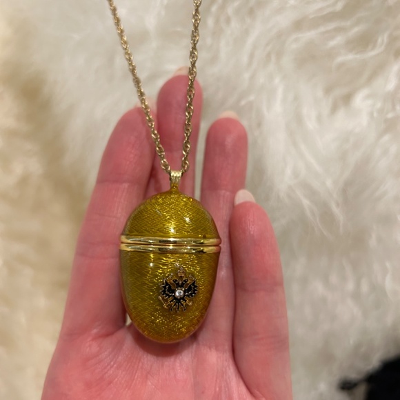 Vivian Alexander Egg Necklace with clock - Picture 3 of 6